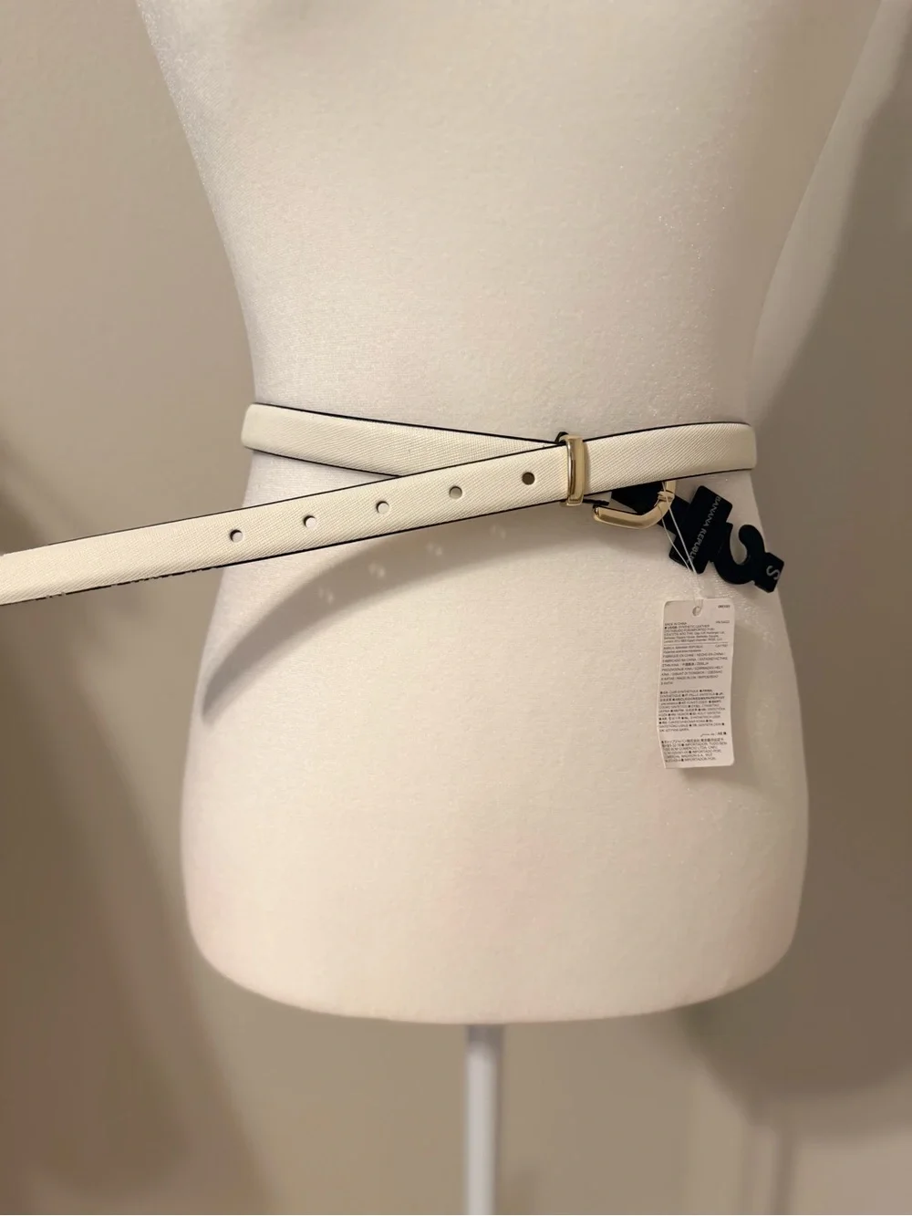 NWT Banana Republic Cream Slim Belt with Gold Buckle. Small, 0.75” wide